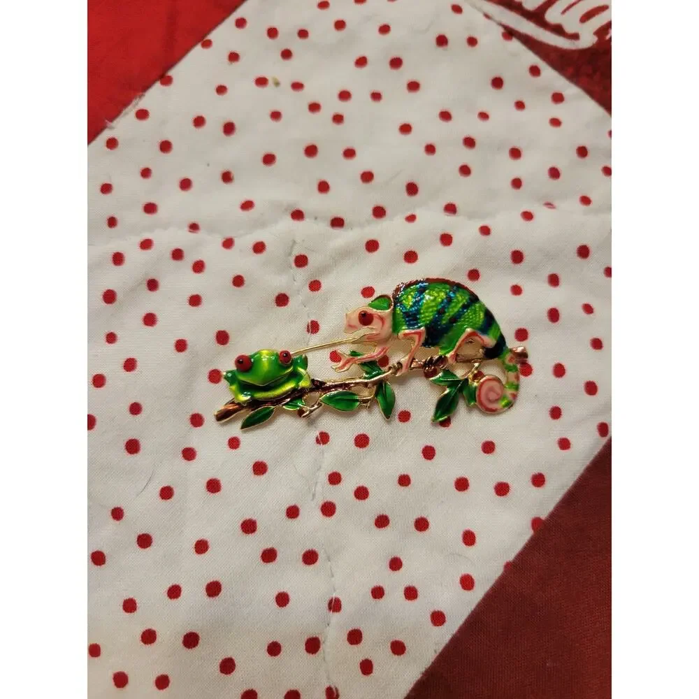 Fashion Jewelry Brooch Enamel Chameleon And Frog Green